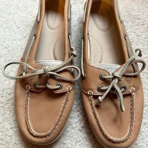 Sperry Tan Leather Loafers Excellent Like New Condition! Size 9.5 Women’s